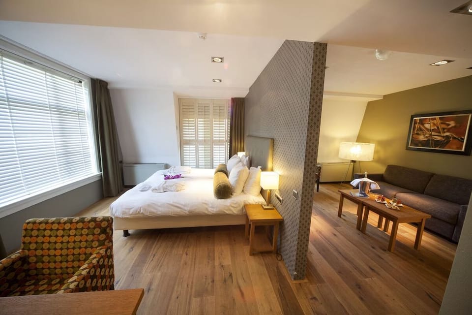 Unit with Two Single beds