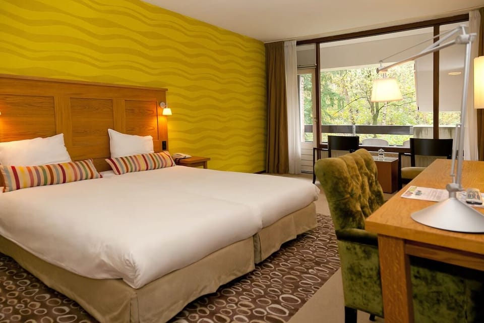 Comfortable Unit with Two Single beds
