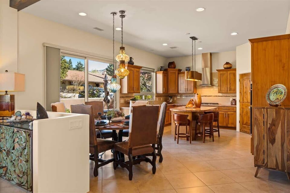 Warm and inviting entertaining space for families & friends