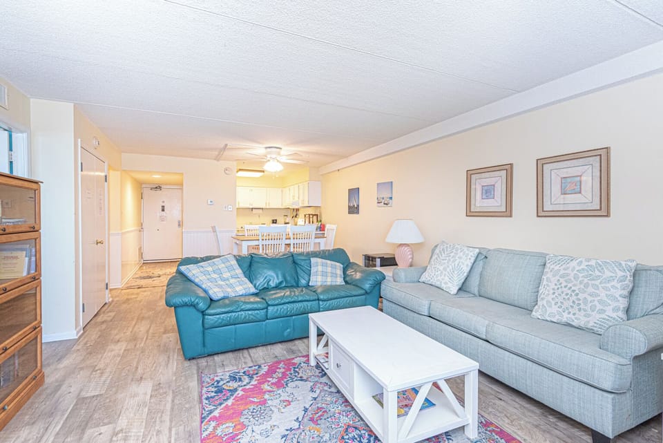 Atlantis 709 - Living Room