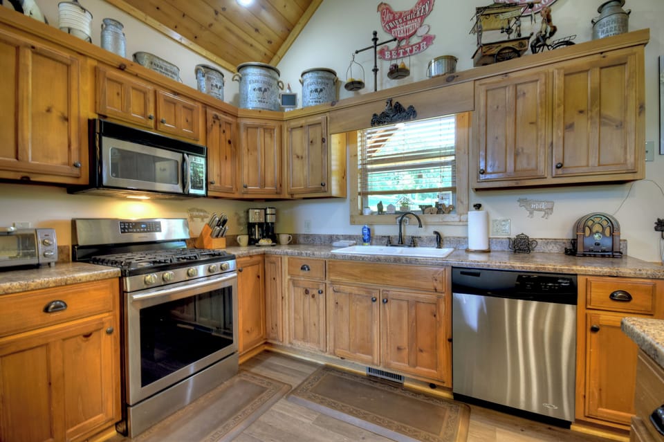 A modern-rustic kitchen designed with families in mind—perfect for your next pet-friendly getaway