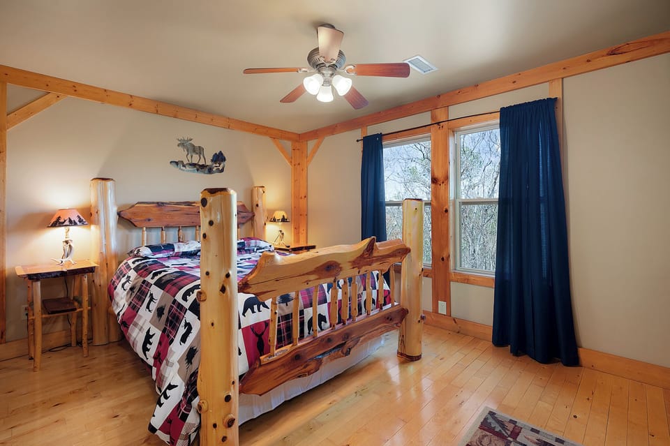 Second queen bedroom on the upper level