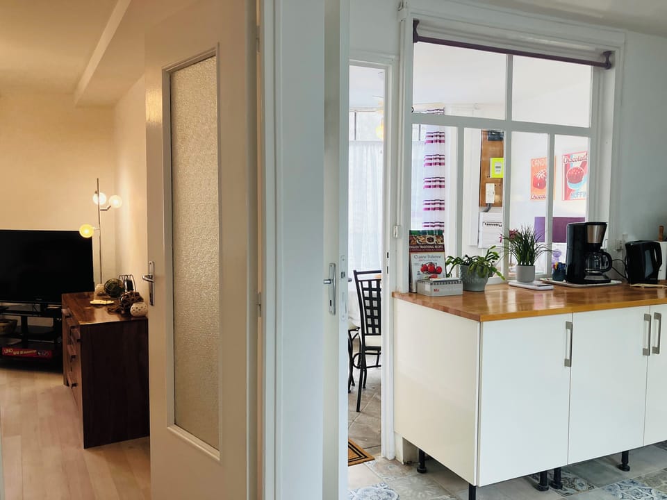 Connecting rooms