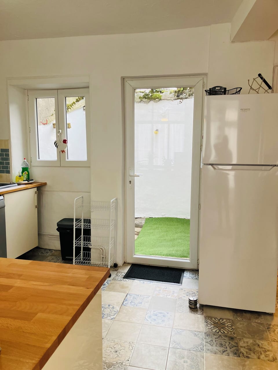 Double glazed door to small courtyard 5m2