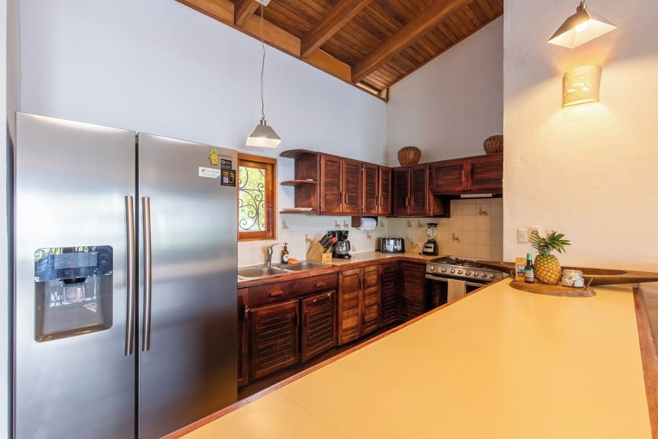 Fully equipped kitchen.