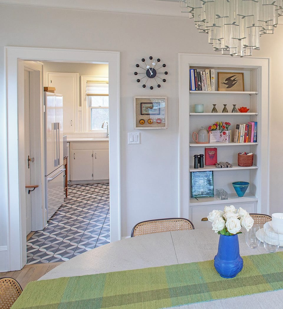 DR looking into Kitchen