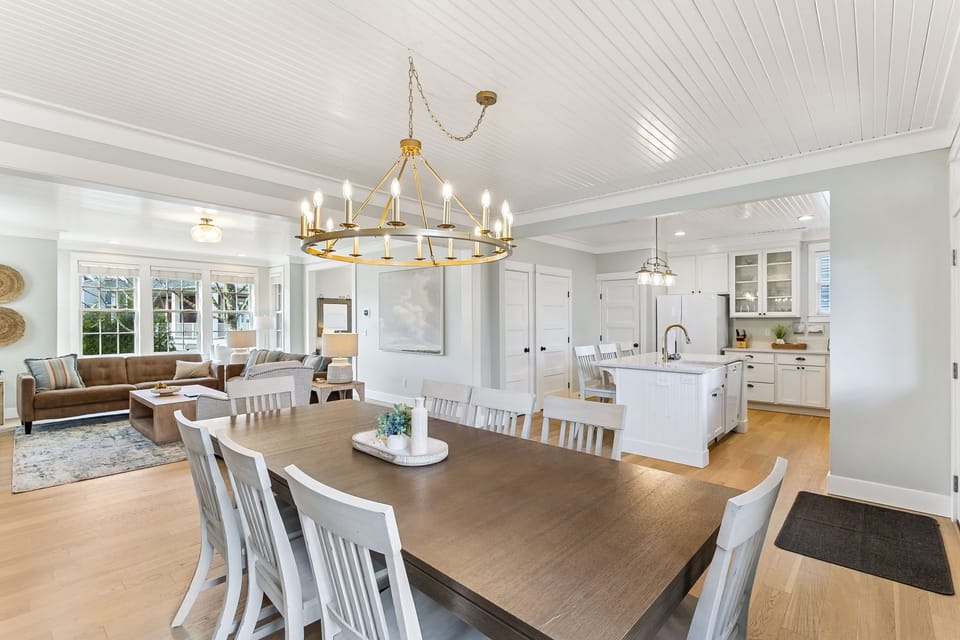 Main level open concept dining area