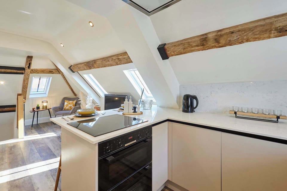 Apartment 6, Vinegar House, Worcester - Host & Stay