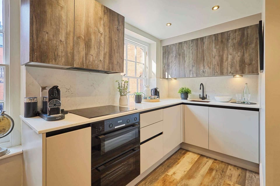 Apartment 8, Vinegar House, Worcester - Host & Stay