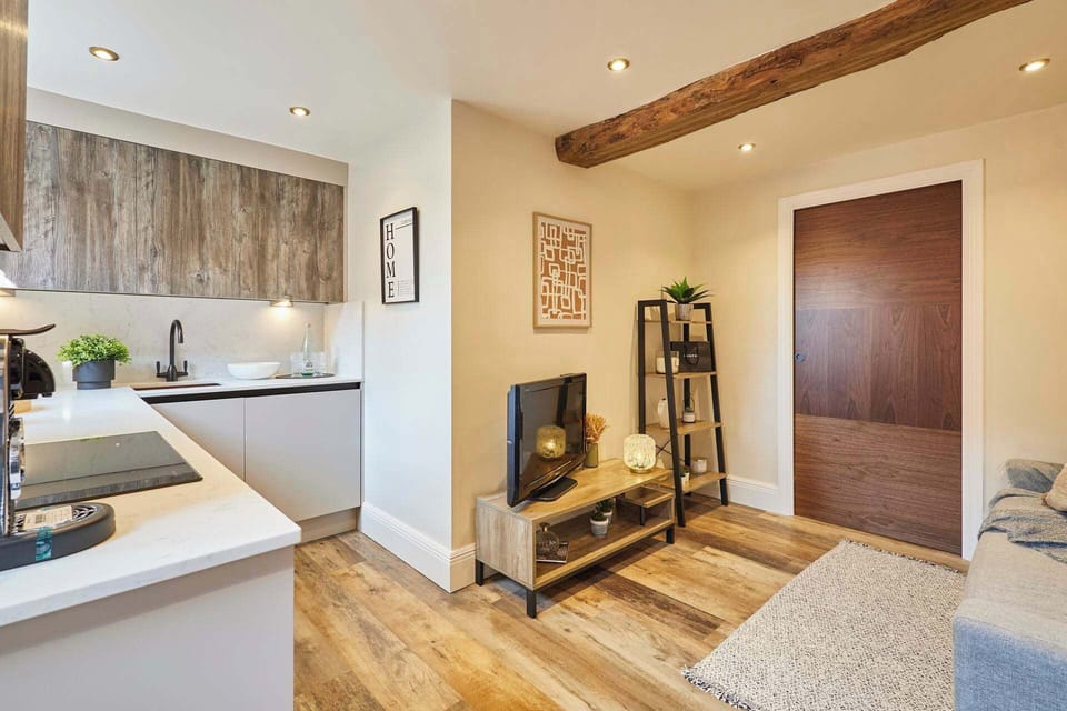 Apartment 8, Vinegar House, Worcester - Host & Stay