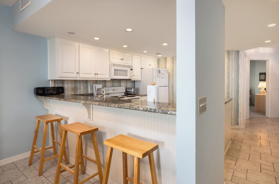 Relaxing Dining Area with breakfast bar and comfortable seating