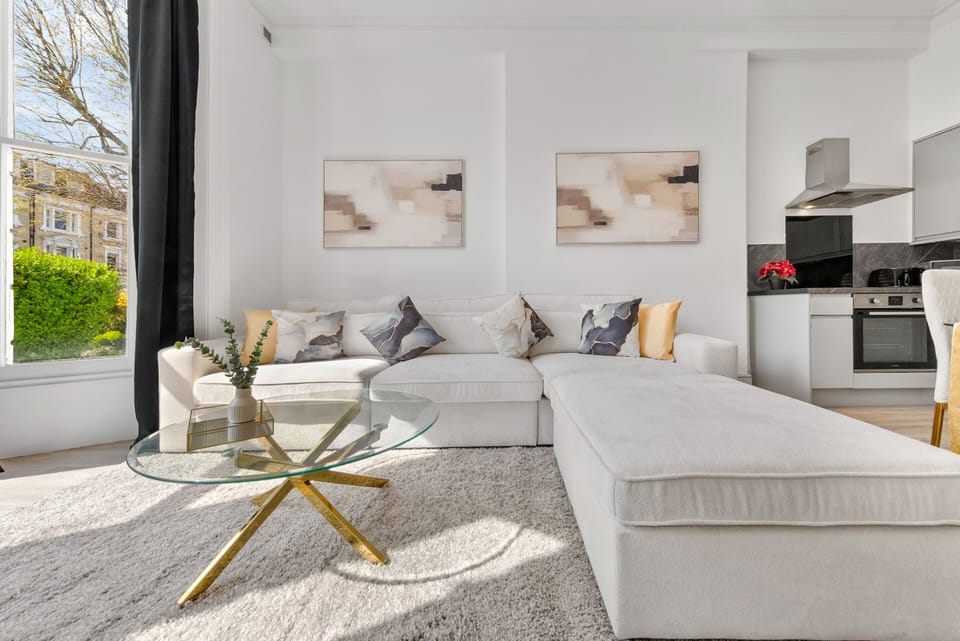Living Room / Lounge