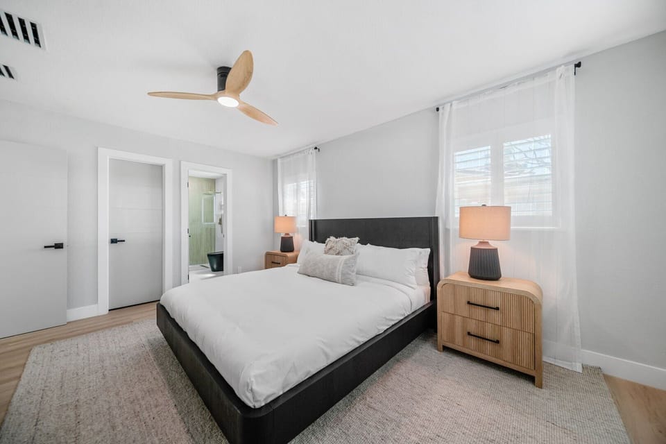 Bedroom 1
King Bed
Ensuite