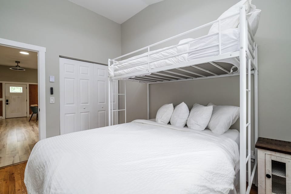 Bedroom #2 (Alt Angle)