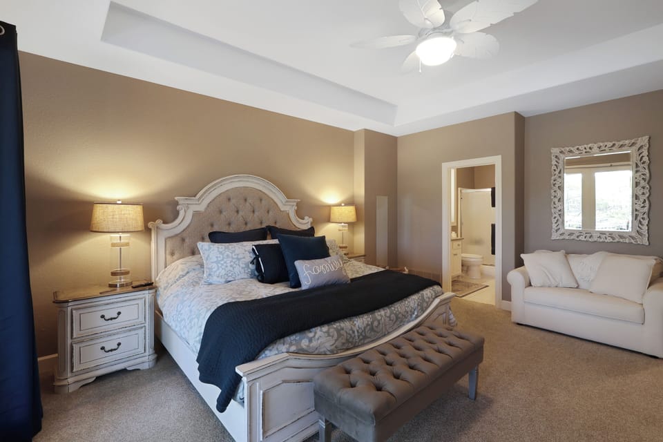 Bottom master bedroom
