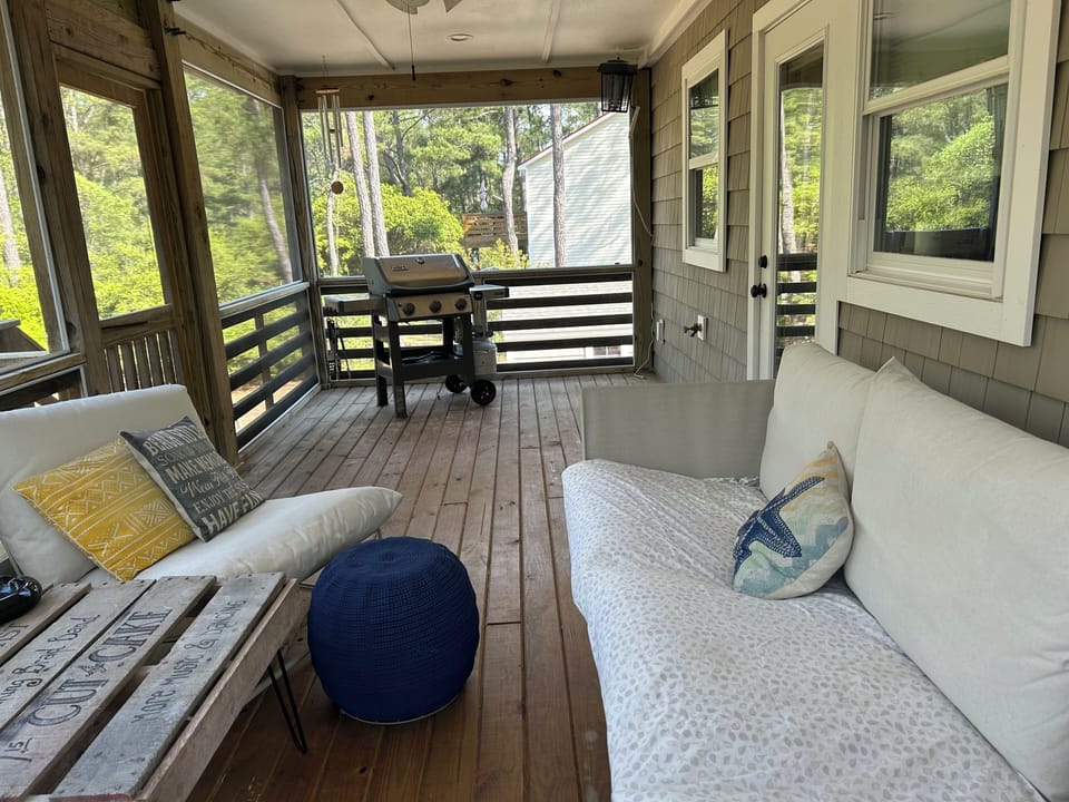 Addition of outdoor table and chairs on screened in porch not seen in pic.