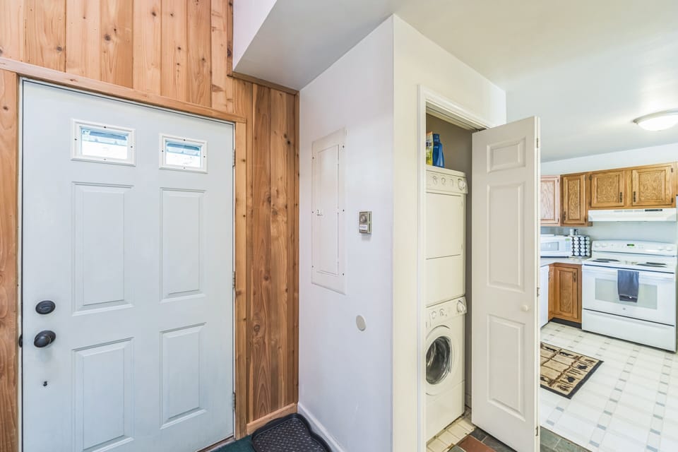 Indoors, Appliance, Washer, Floor, Home Decor