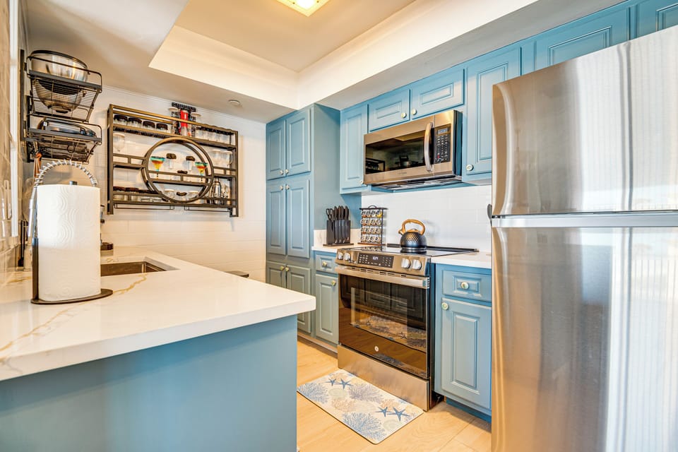 Kitchen | Espresso/Coffee Machine w/ Milk Frother | Dishwasher | Bar Glassware