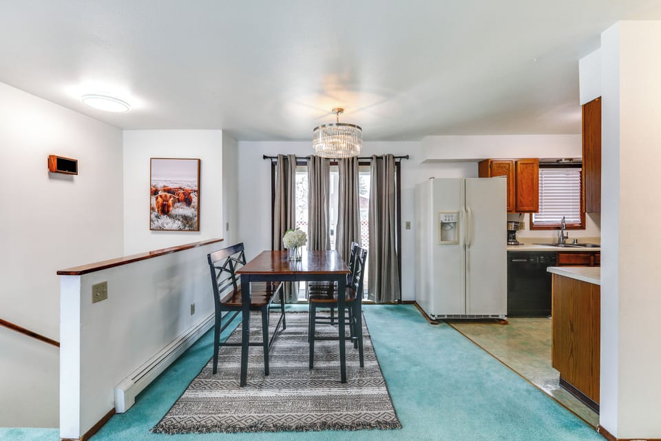 Dining Area | Dishware/Flatware Provided