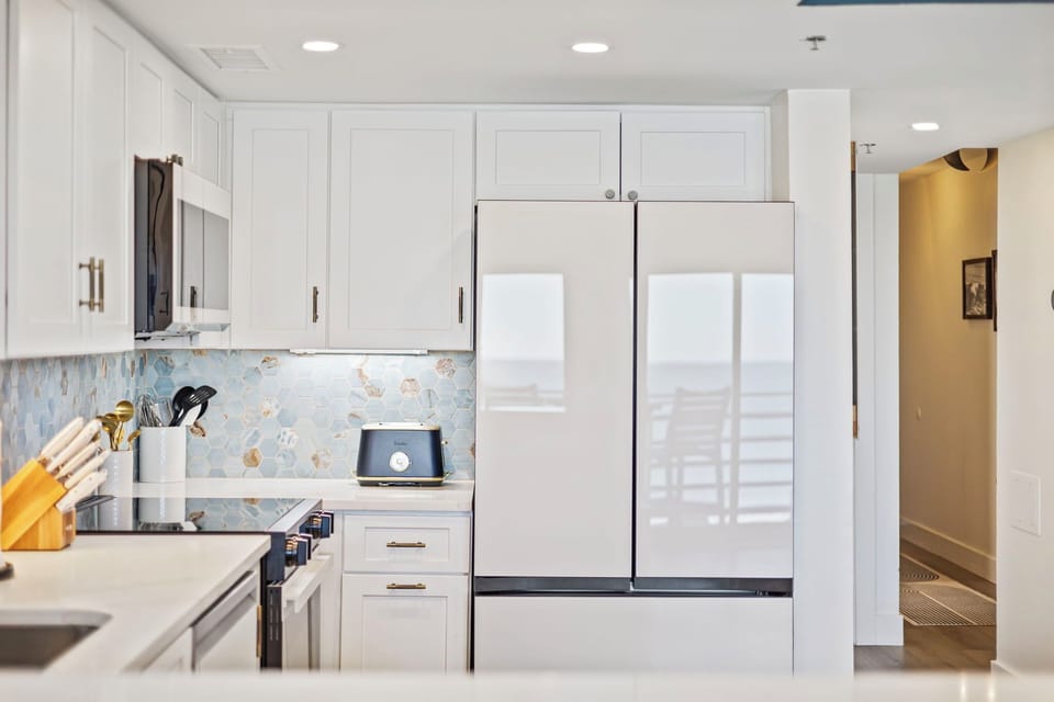 Samsung appliances, a fully renovated experience and salty air are yours when you stay at Ocean Currents. Book your stay today. 