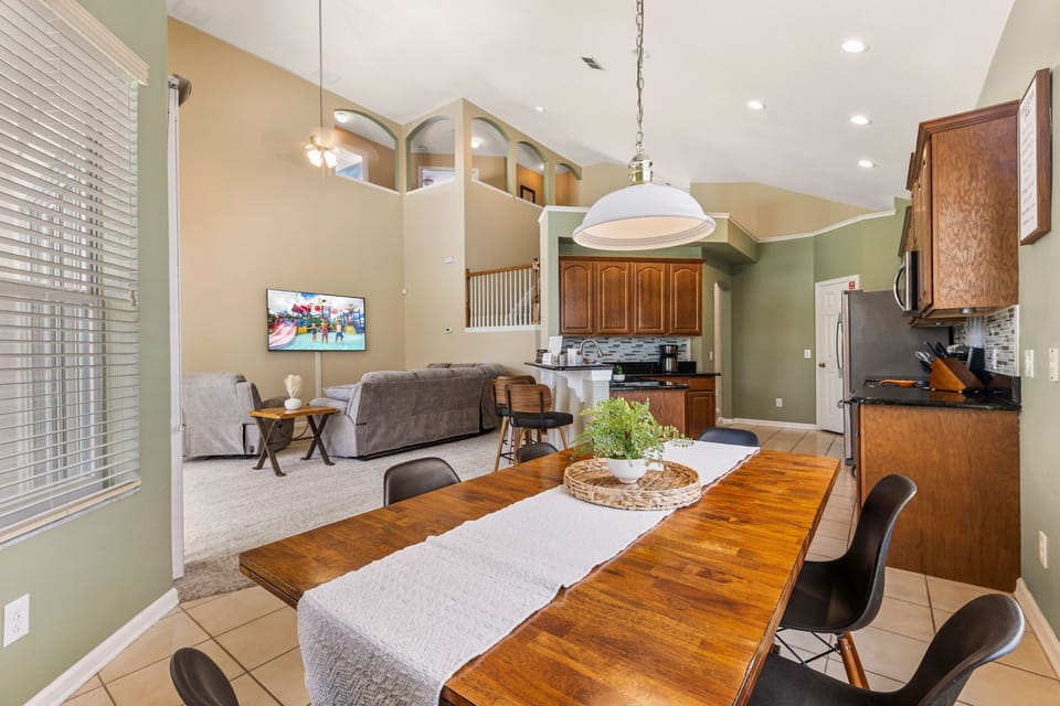 Open plan living space to connect with your loved ones. 