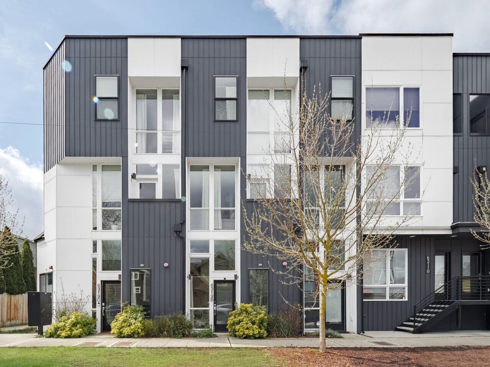 Cozy studio retreat, located in the heart of West Seattle