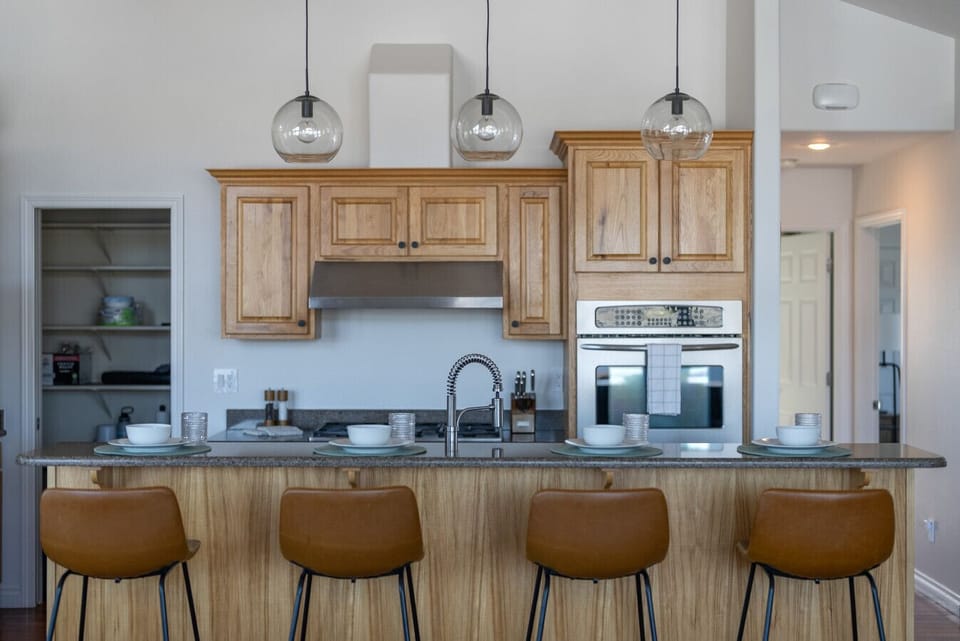 The breakfast bar offers comfortable seating for 4
