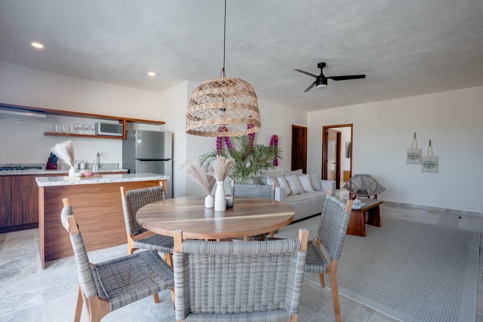 Agradable comedor en area de estar