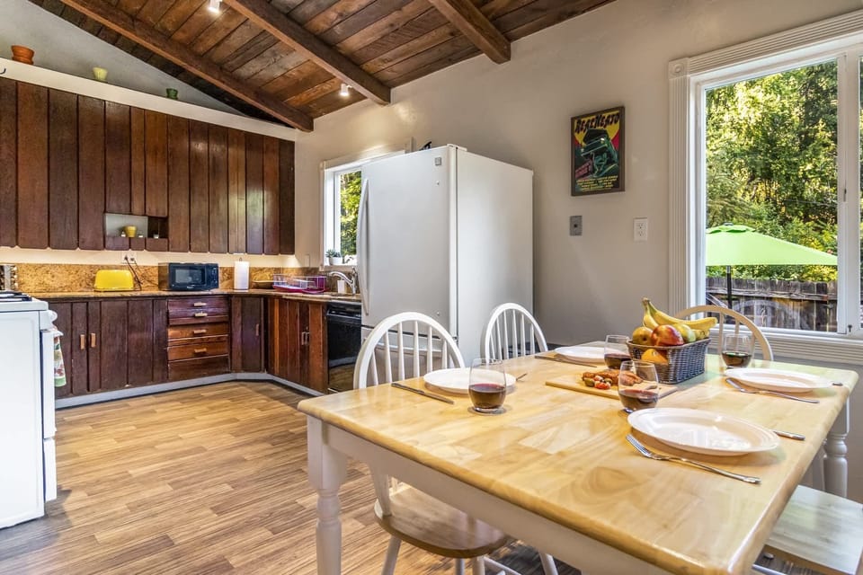 Fully Stocked kitchen