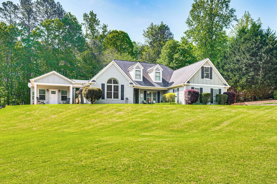 Sharpsburg Vacation Rental | 5BR | 2BA | 2,100 Sq Ft | Stairs Required