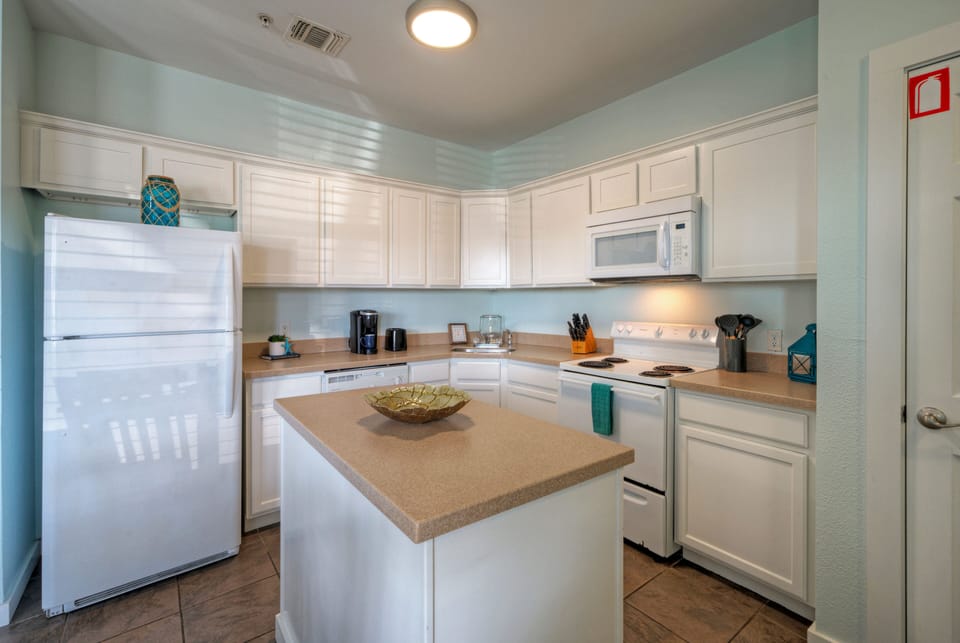 Fully equipped kitchen.