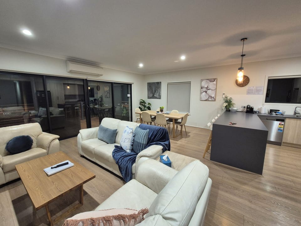Large Open Plan Living/Kitchen/Meals