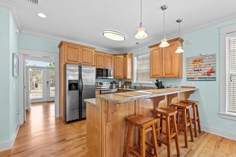 Start your morning with coffee at the breakfast bar or gather for happy hour at this inviting and well-appointed kitchen island.