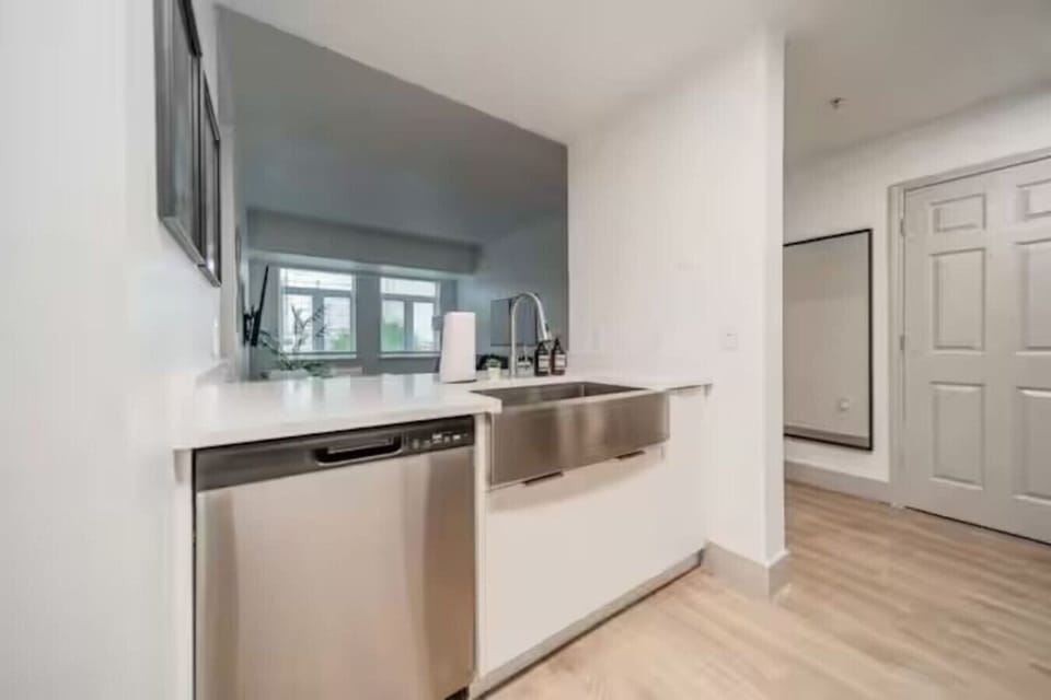 The kitchen’s open layout allows you to move freely as you prepare meals, with everything you need at your fingertips.