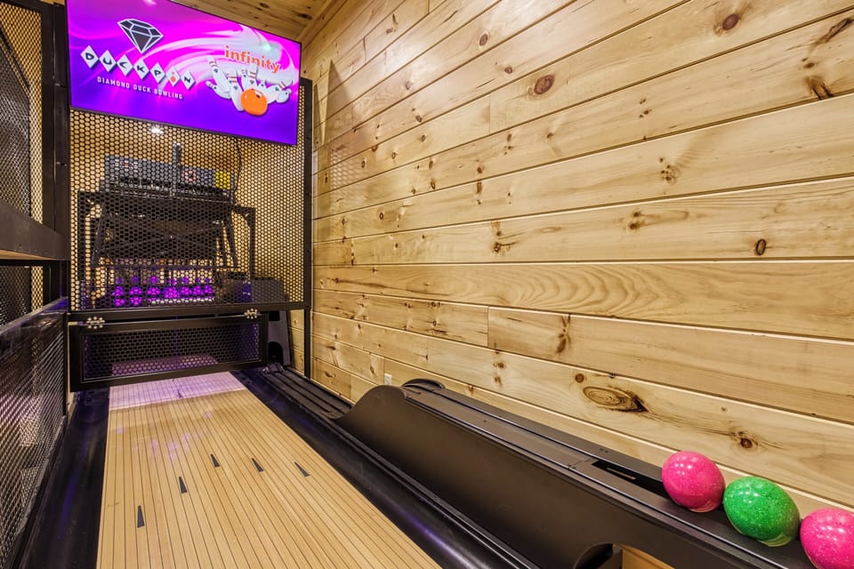 Cabin with a Bowling Alley in the Smokies "Midnight Bowling" - Duck Pin bowling game