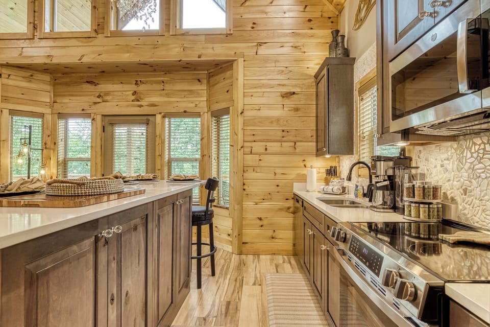 Pigeon Forge Cabin with a Hot Tub "Midnight Bowling" - Fully furnished kitchen with granite countertops