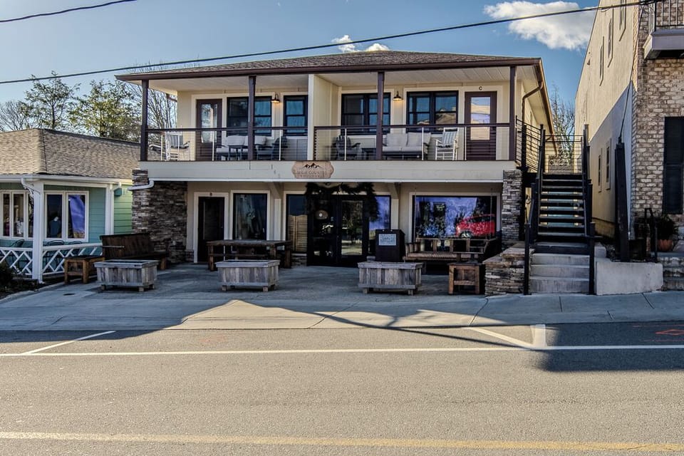 140 Sunset , retail below, apartments above