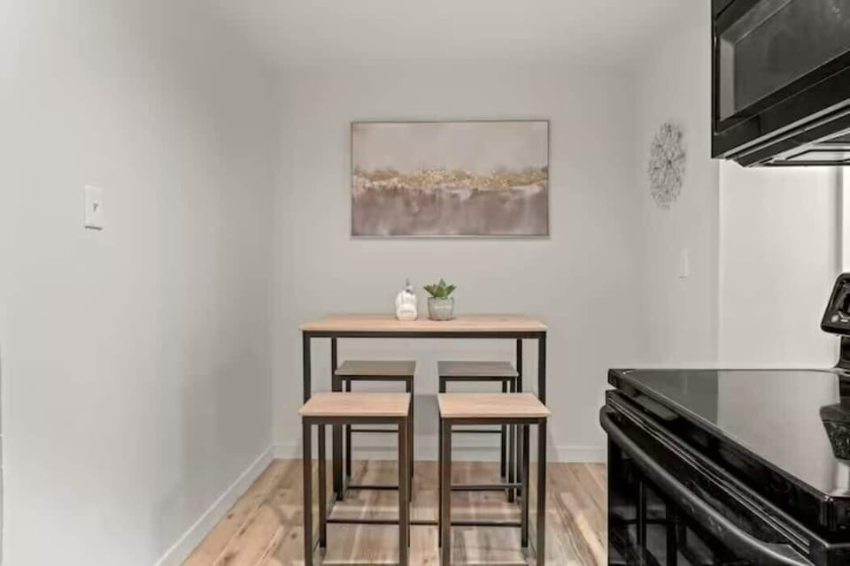 Plenty of room at the dining table!