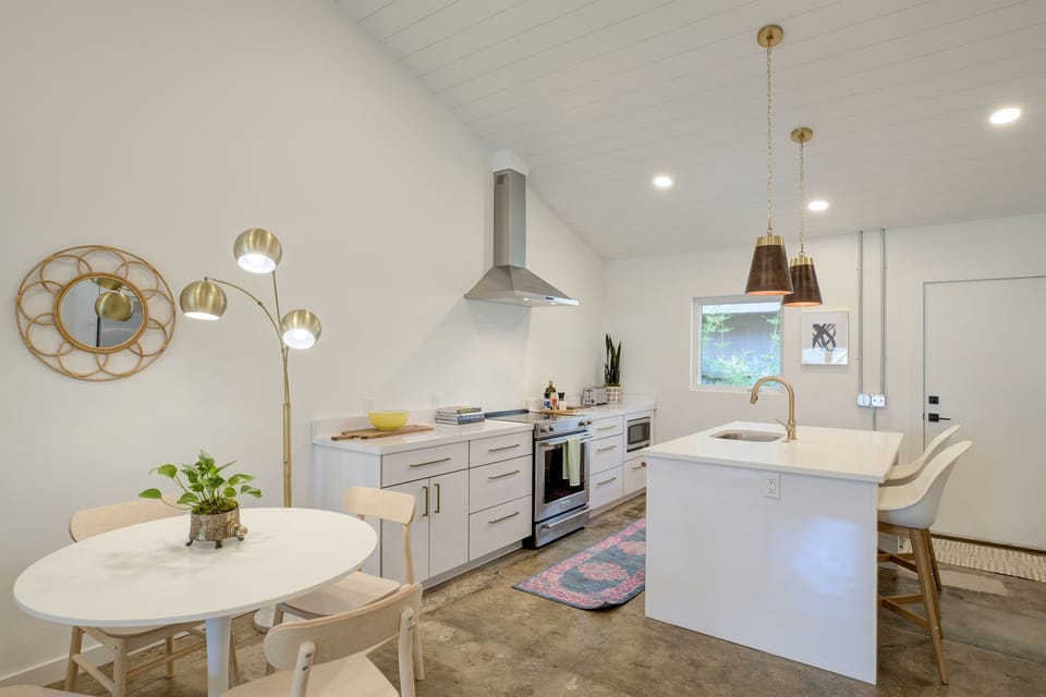 Dining room and Kitchen | Wisteria