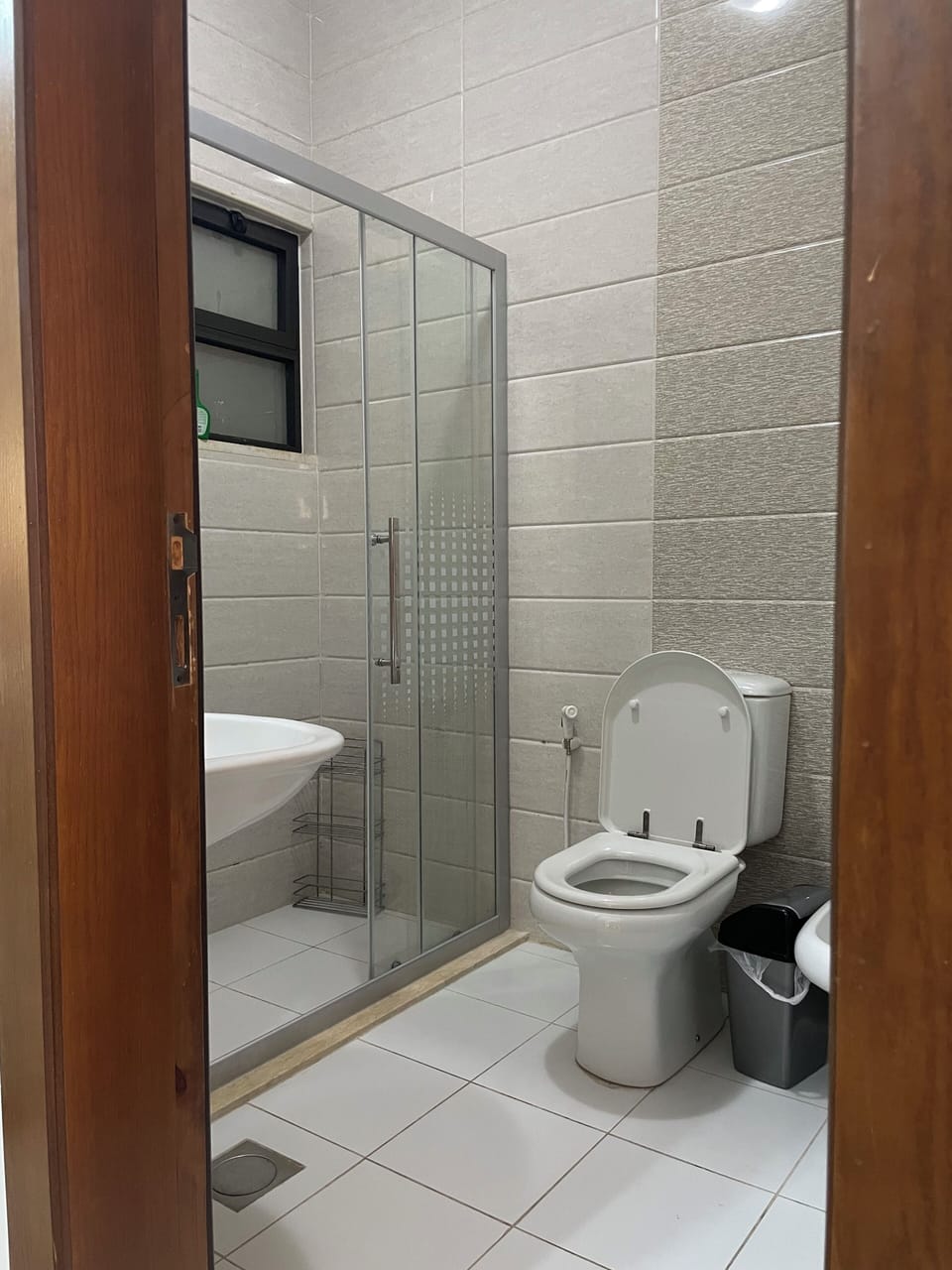 ensuite bathroom 1