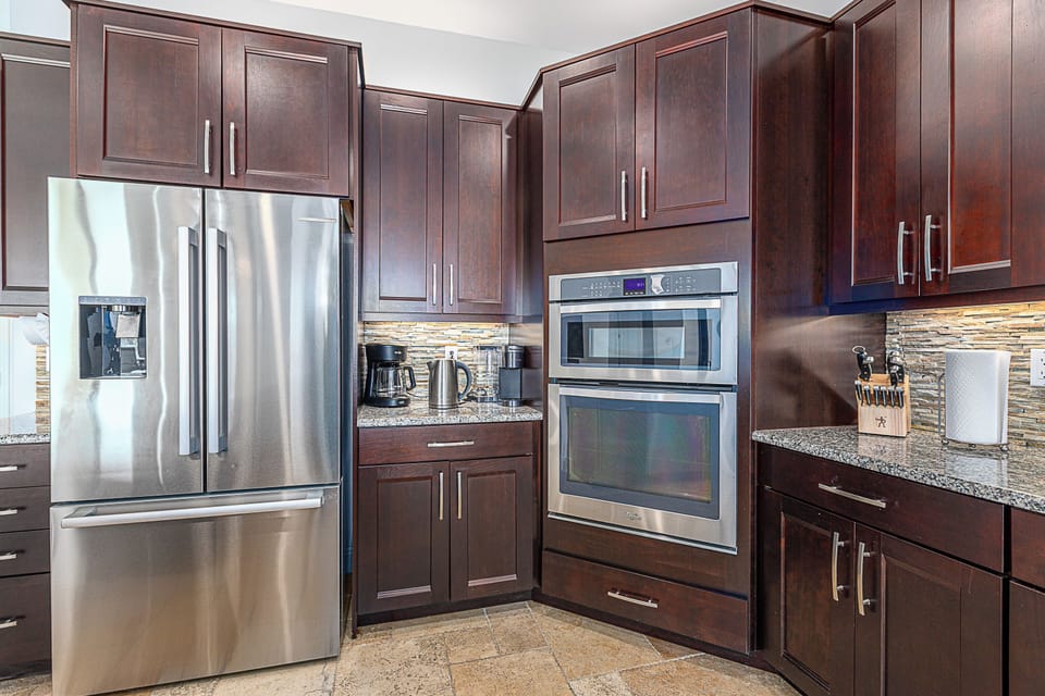 Create master dinners with this large kitchen space and appliances.