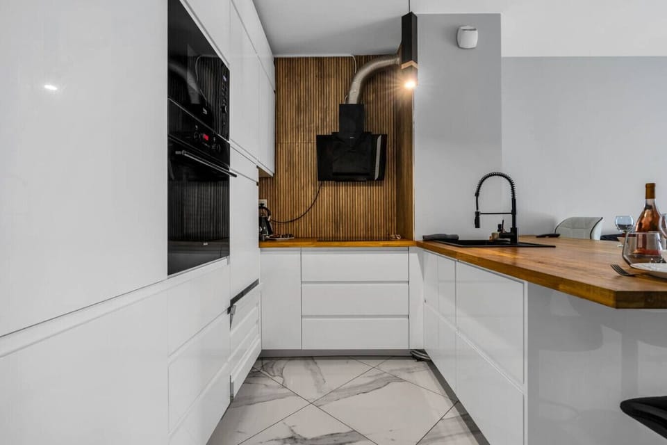 Kitchen with Dining Area | Book Now with RENTUJEMY.COM