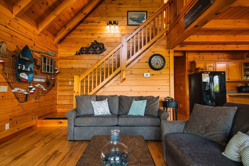 The living room comes with two large, comfy sofas to fit your group - whip up a bag of popcorn, put that new popular Netflix series on, and relax after your adventure filled day in the Red River Gorge.