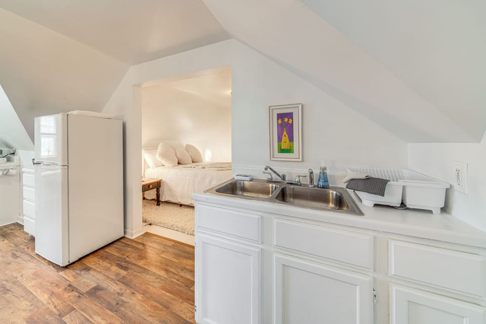 Studio | Kitchenette | Hot Plate