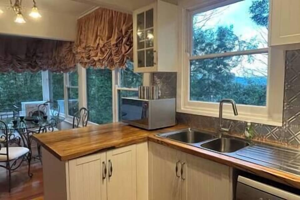 Open plan kitchen and dining