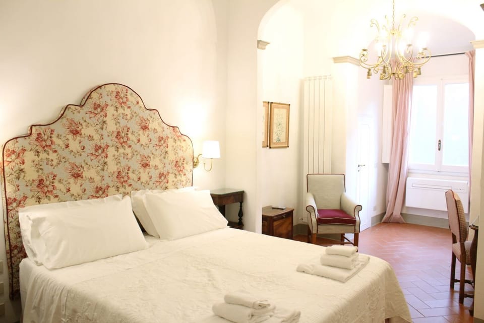 Elegant Two-Bedroom Apartment in the Heart of Florence Apartment in Florence