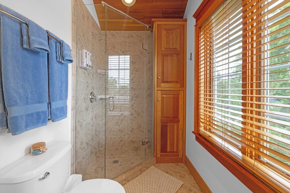 Upper 3 pc bath 
