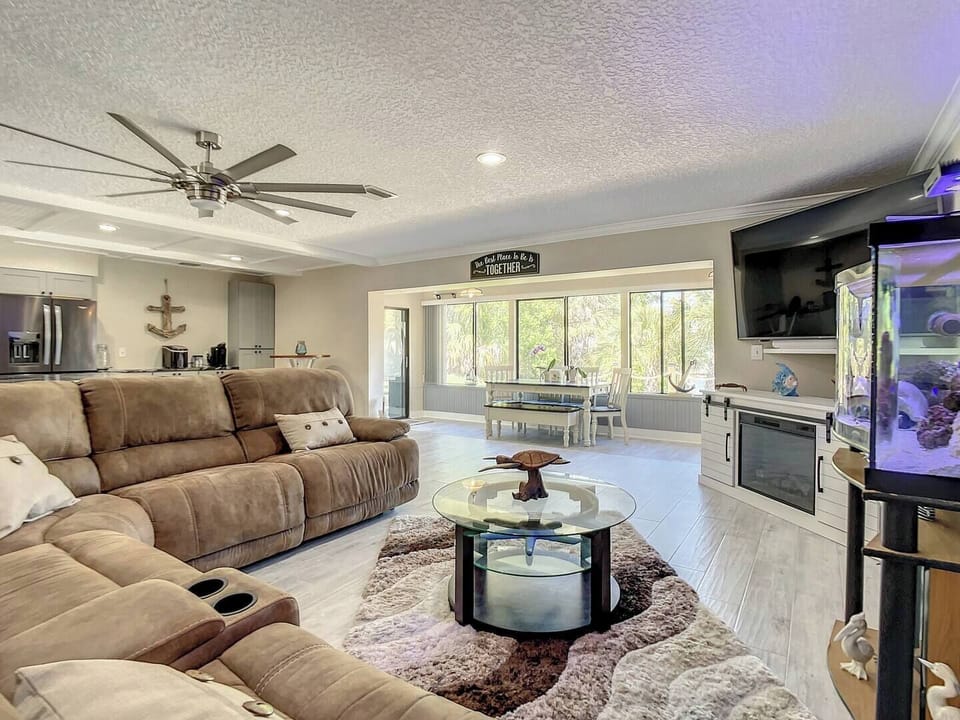 Living room: Comfortable seating, board games, and a throw blanket.
Smart TV (Bring your own streaming app logins as the TV has RokuTV but not full cable package)