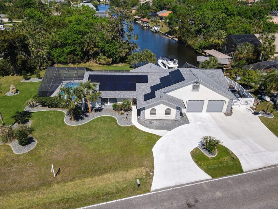 Area Overview: Everything’s set for an effortless check-in.