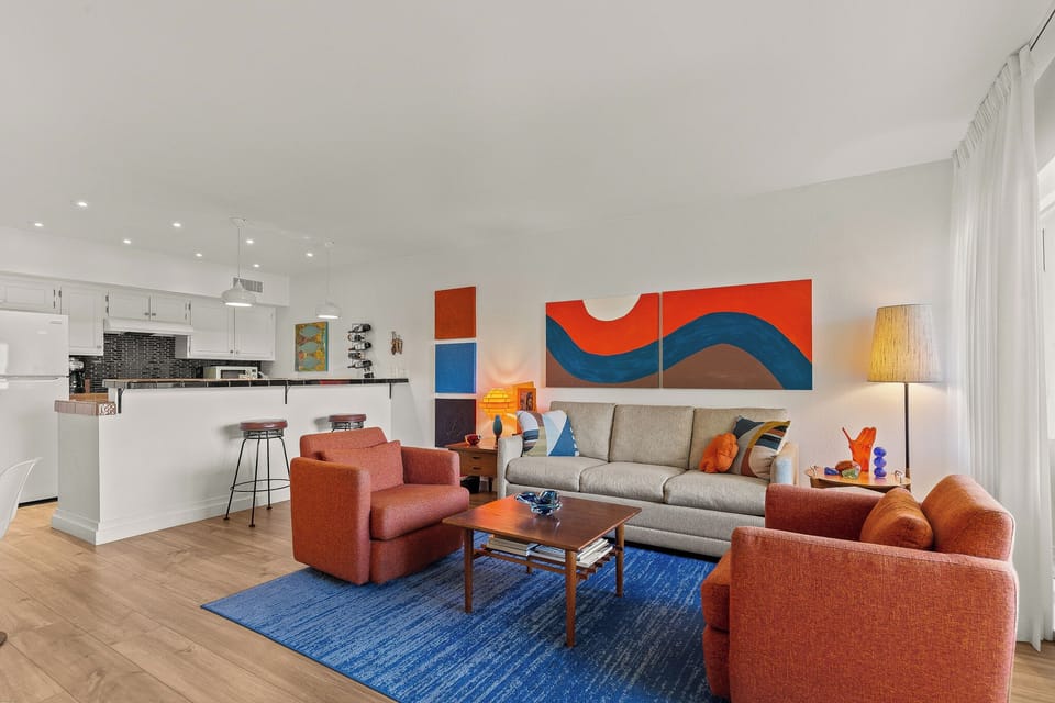 K0389 - -Living Room